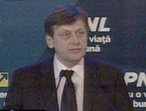Crin Antonescu, noul preşedinte PNL. Victorie detaşată în faţa lui Tăriceanu