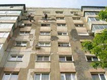 Studiu: Preţul locuinţelor vechi va scădea cu 30-50%

