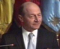 Băsescu, la bilanţul Apărării: Situaţia economică va determina mulţi tineri să aleagă o carieră militară

