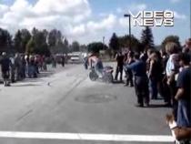 Cântăreţul Robbie Williams a căzut în cap de pe motocicletă (VIDEO)