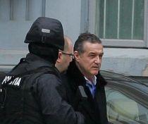 Gigi Becali, săltat de Poliţie, hoţii de maşini, liberi. Motivul reţinerii: atacarea lui Popoviciu şi Băsescu (VIDEO)
