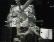 Ieşire în spaţiu: Astronauţii au reparat o cameră foto a telescopului spaţial Hubble (VIDEO)