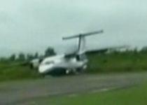 Aterizare cu peripeţii. Un avion a aterizat în tufişuri, după ce un câine a intrat pe pistă (VIDEO) 