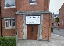 Al treilea atacator din Belfast, reţinut. Biserica ce i-a adăpostit pe români, vandalizată