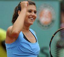 Scandal la Wimbledon. Frumuseţea Soranei Cîrstea deranjează presa britanică (FOTO)