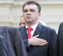 Oprişan: Plăcintă are legătură cu tineretul şi sportul cum are "baba cu mitraliera"