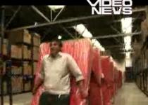 A apărut o nouă modă: Domino cu oameni şi saltele (VIDEO) 