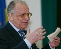 Iliescu: Menţinerea lui Băsescu în fruntea ţării este un pericol naţional
