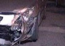 Infotrafic. Maşină care circula regulamentar, "aruncată" pe trotuar de un şofer grăbit