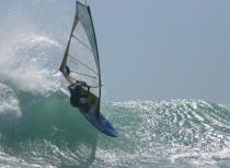 Un român care practica windsurfing, dat dispărut în Croaţia