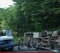 Ploieşti. O cisternă cu 25 de tone de produs petrolier s-a răsturnat (VIDEO)