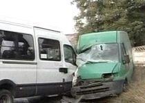 Accident, la ieşirea din Hunedoara: Opt răniţi, după ce o dubiţă s-a ciocnit cu un microbuz
