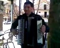 Cum sună Pink Floyd şi Black Sabbath în variantă lăutărească (VIDEO)