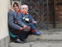 Cum poţi deveni din angajat victimă: Sfaturi pentru românii care pleacă la muncă în străinătate