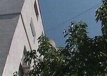 Arad. O fetiţă de 7 ani a supravieţuit după ce a căzut pe beton de la etajul 3 al unui bloc (VIDEO)