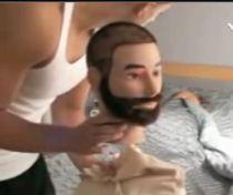 Cum să îţi trezeşti prietena...cu o sperietură (VIDEO)
