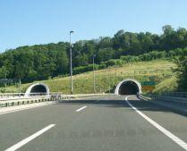 Opt răniţi după ce un microbuz românesc a fost implicat într-un accident în Ungaria