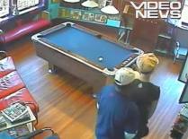 Au făcut sex în salonul de tatuaje, în faţa camerelor de supraveghere (VIDEO)