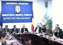 Boc le cere sindicaliştilor să suspende protestele până după prezidenţiale 