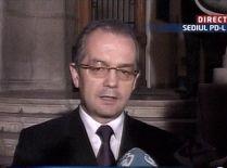 Memoria îi joacă feste lui Boc. Premierul se contrazice în declaraţii (VIDEO)