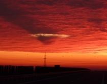 Nor straniu, asemănător cu un OZN, fotografiat lângă Cernavodă (FOTO)