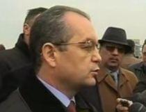 Boc îl contrazice pe Băsescu: Vaccinarea anti-AH1N1 începe pe 26 noiembrie (VIDEO)