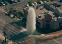 "Fântână arteziană" în centrul Los Angeles-ului, provocată de o conductă spartă (VIDEO)