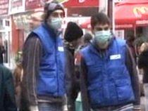 Călătorii care au plecat sâmbătă din Gara de Nord spre Braşov şi Iaşi au primit măşti de protecţie 