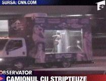 Striptease pe roţi la Las Vegas. Dansatoarele fac reclamă unui club de noapte (VIDEO)