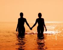 Studiu: Lesbienele, părinţi mai buni decât cuplurile heterosexuale