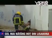 Un hoţ român, la Lisabona: A rămas înţepenit în pielea goală într-o fereastră (VIDEO)