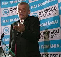 Dacă nu intră în turul doi, Oprescu îşi îndeamnă alegătorii să voteze după conştiinţă
