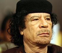 Colonelul Gaddafi a reuşit să convingă unele modele italiene să se convertească la islam
