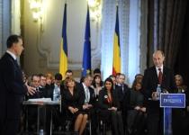 Băsescu: Azi noapte v-a plăcut la Vântu? Geoană: De câte ori aţi băut whisky cu Vântu? (VIDEO)
