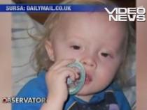Copil dat în grija asistenţilor sociali, după ce părinţii au refuzat să-i dea ciocolată (VIDEO)