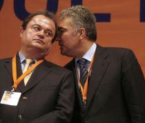 Cum se contrazic miniştrii PDL cu privire la resorturile vizitei la MAI: de la gustărică, la treburile de partid