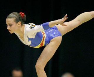 Marian Drăgulescu, Ana Porgras şi Valentin Mavrodineanu, gimnaştii anului 2009 în România
