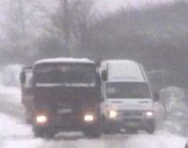 Brăila. O gravidă a fost moşită prin telefon, după ce ambulanţa care plecase spre ea a rămas înzăpezită