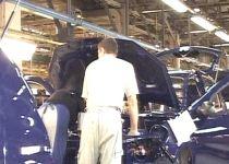 În plină criză, industria auto din România a reuşit să relanseze exporturile. Dacia, cea mai mare contribuţie 