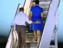 Barack Obama, cu mâna pe fundul soţiei (VIDEO)