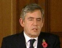 Gordon Brown, contestat de doi foşti miniştri britanici