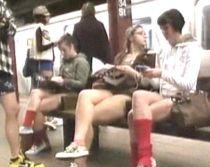 Ziua fără pantaloni în metrou, în oraşe din întreaga lume (VIDEO)