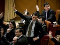 Abilitarea Guvernului de a emite ordonanţe în vacanţa parlamentară, adoptată şi de Camera Deputaţilor
