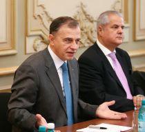 Adrian Năstase neagă că a discutat cu Geoană şi Iliescu despre viitoarea conducere a PSD
