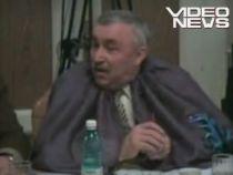 Un consilier din Câmpulung se protejează de Flacăra Violet cu o mantie "magică" (VIDEO)