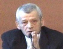 Oprescu numără gropile: Dacă nu se rezolvă în 5 zile, le asfaltează armata (VIDEO)