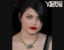 Fiica lui Kurt Cobain, fostul solist al trupei Nirvana, se lansează în muzică (VIDEO)