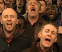 Vezi cum să împaci pasiunea pentru fotbal cu Ziua Îndrăgostiţilor (VIDEO)