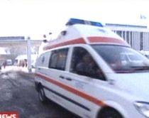Dâmboviţa. O ambulanţă cu o femeie gravidă, înzăpezită de 13 ore