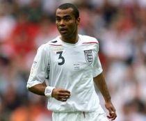 Ashley Cole şi-a rupt glezna şi poate rata Cupa Mondială